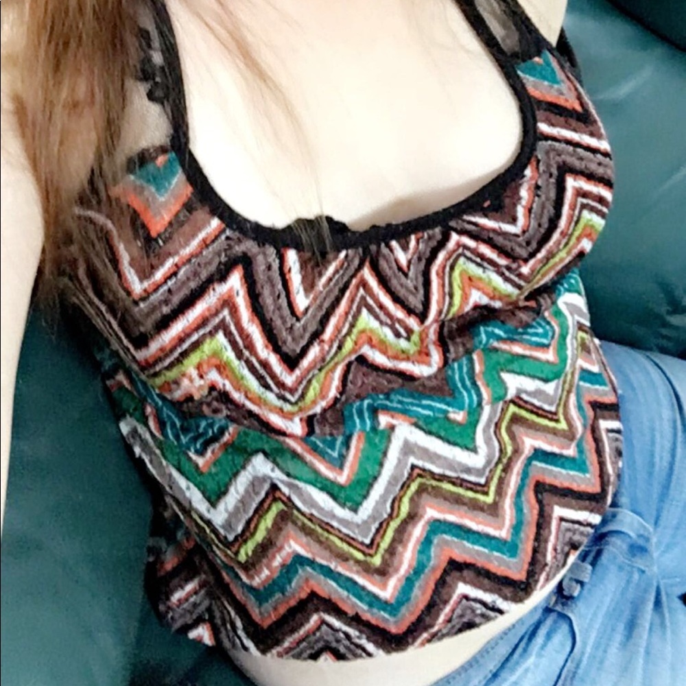 Sleevless striped top